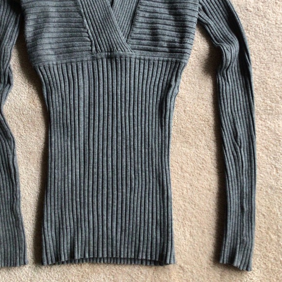 2 Different Color V-Neck Ribbed Sweaters - Picture 4 of 5